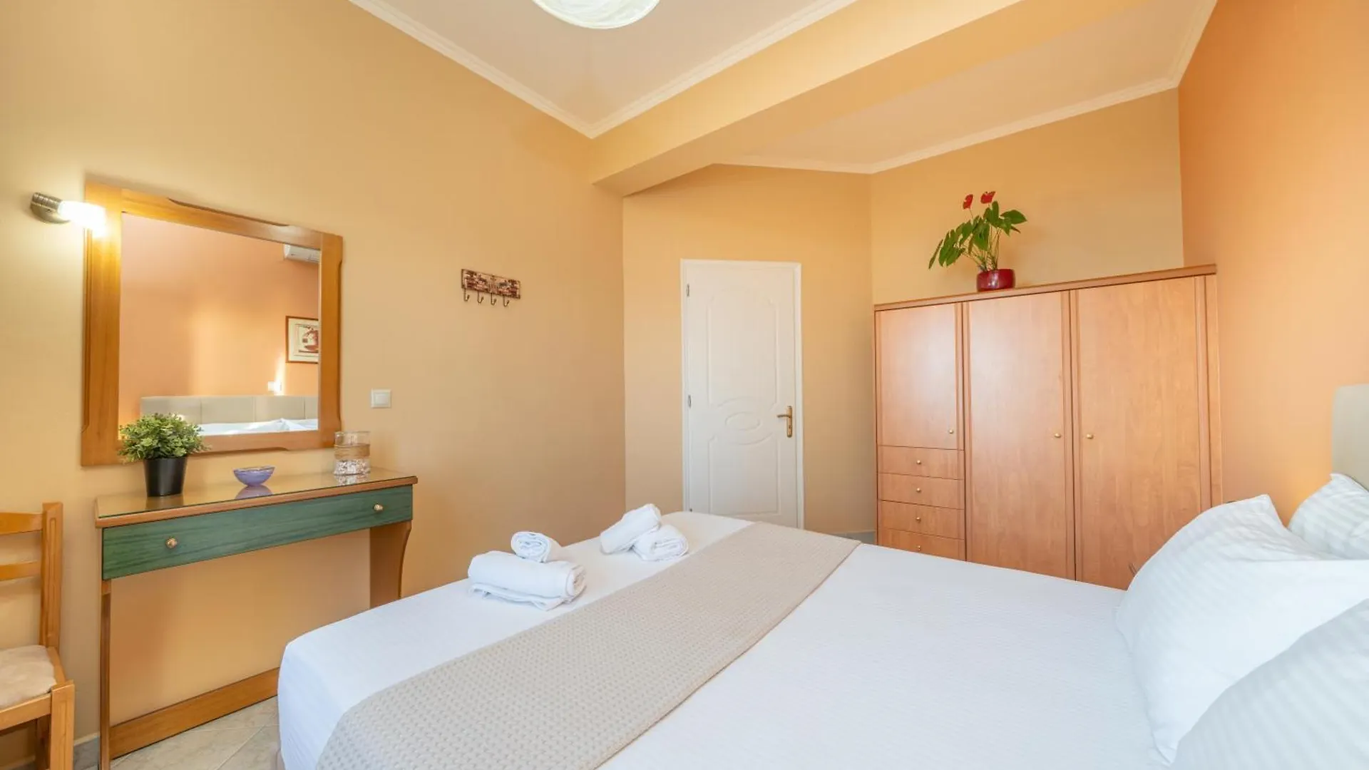Eleftheria Apartments Vlachata